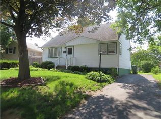 22 Parkway Pl, Parlin, NJ 08859