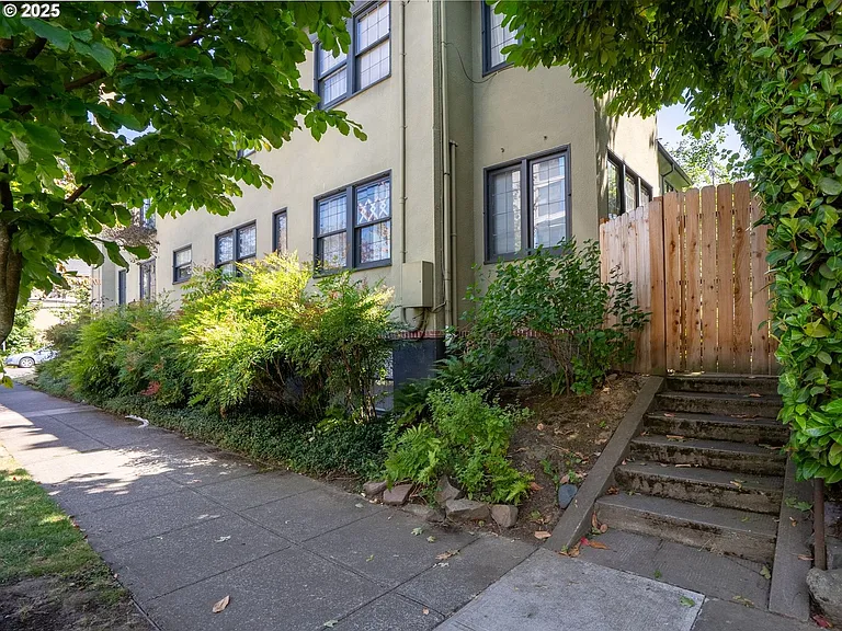 1404 NE Portland Blvd #4 — Photo 4