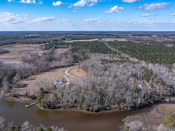 5 Minglewood Ln, Kilmarnock, VA 22482