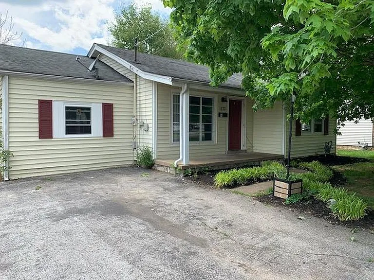 1233 Henry Dr — Photo 1