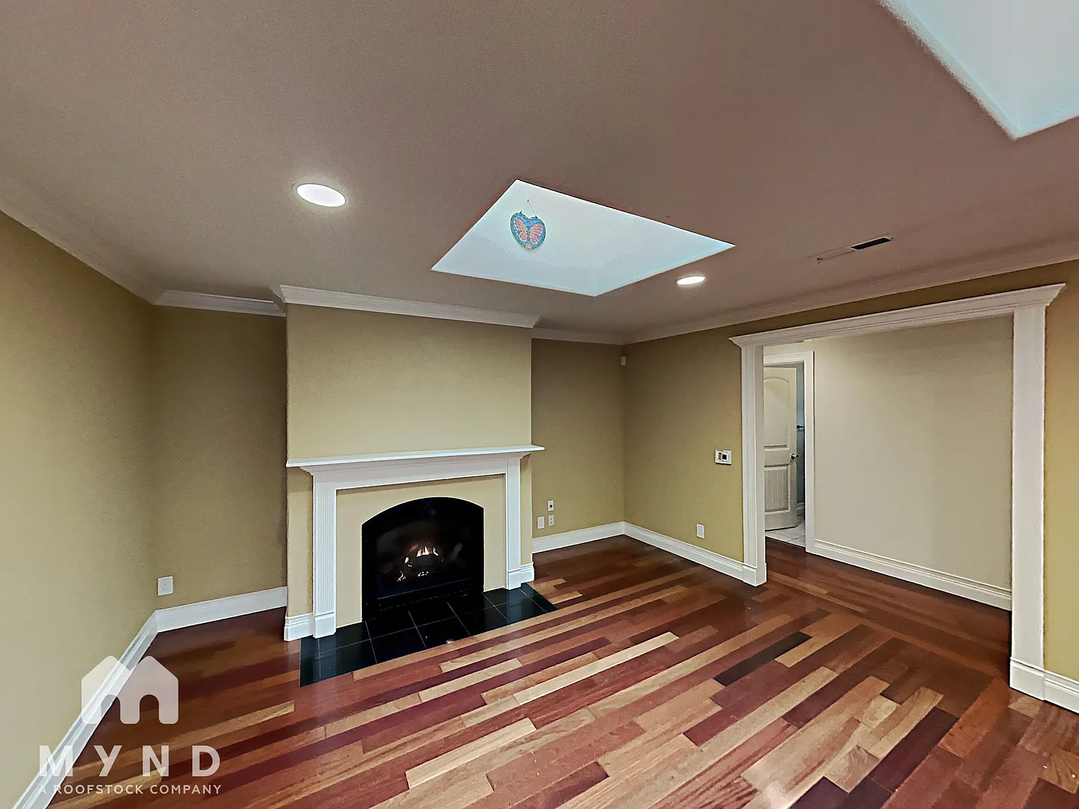 4 bed, 2.5 bath, 2033 sqft, $7,000 — Photo 2