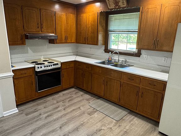5th image of 902 Dogwood Dr