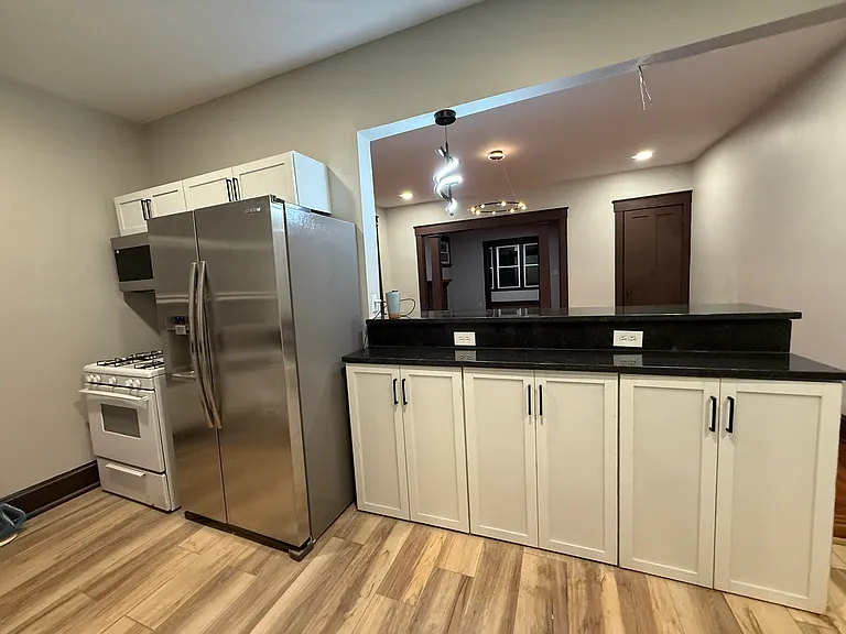 2035 Weyer Ave #5 — Photo 11