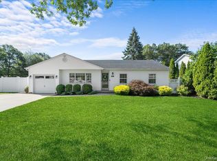 834 Peconic St, Ronkonkoma, NY 11779