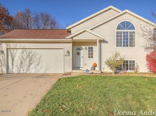 3503 Queenston Dr SE, Kentwood, MI 49512