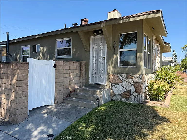 3017 W Victory Blvd — Photo 3