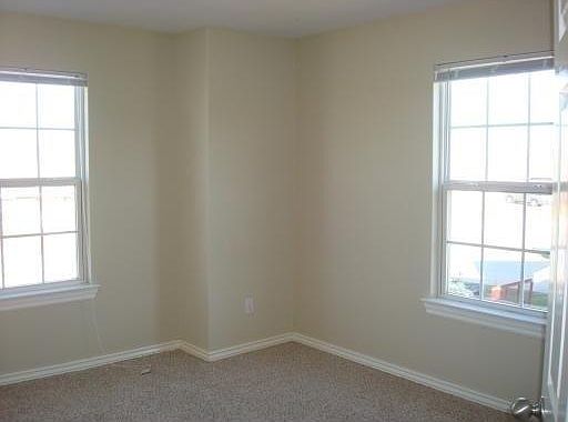 3rd image of 874 Meadowlands Dr