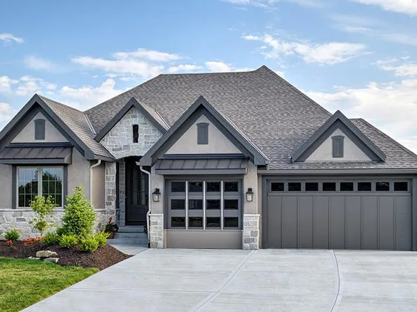 912 Savannah Ln, Greenwood, MO 64034