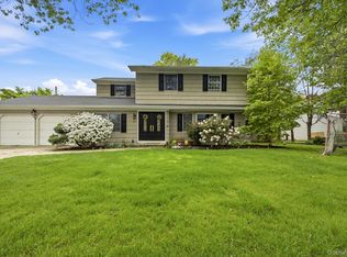 6 Frost Pond Road, Greenlawn, NY 11740
