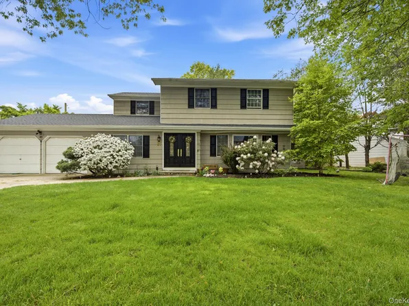 6 Frost Pond Road, Greenlawn, NY 11740