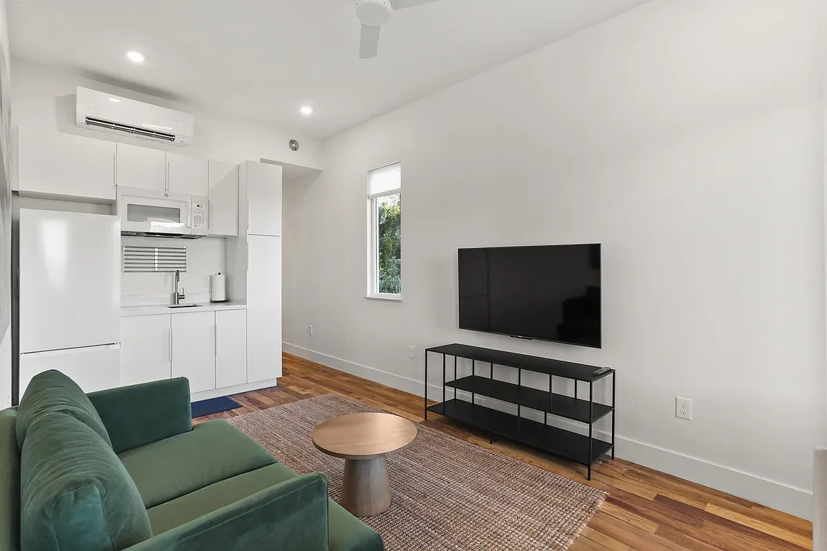 Unit Photo - 503B Hendee St