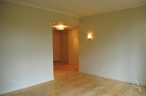 Rented by Peter Ashe | media 22