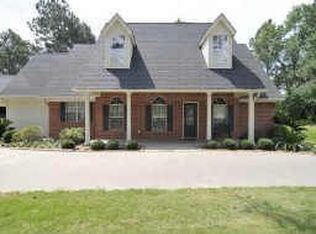 2402 E Rosedale Dr, Brenham, TX 77833