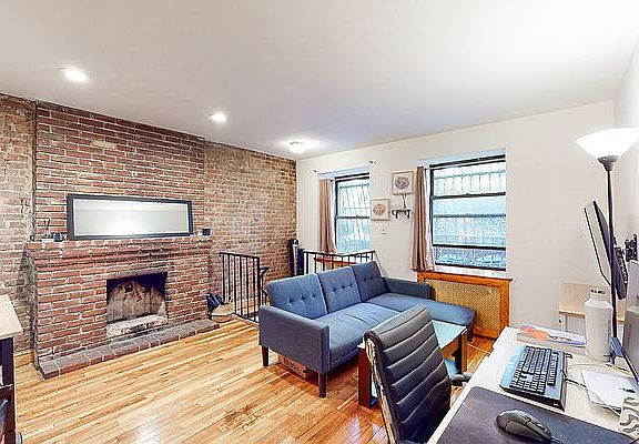 3rd image of 30 W 73rd St APT 1