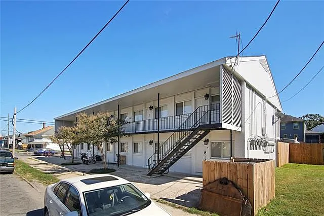 1 bed, 1.0 bath, 465 sqft, $895 — Photo 2