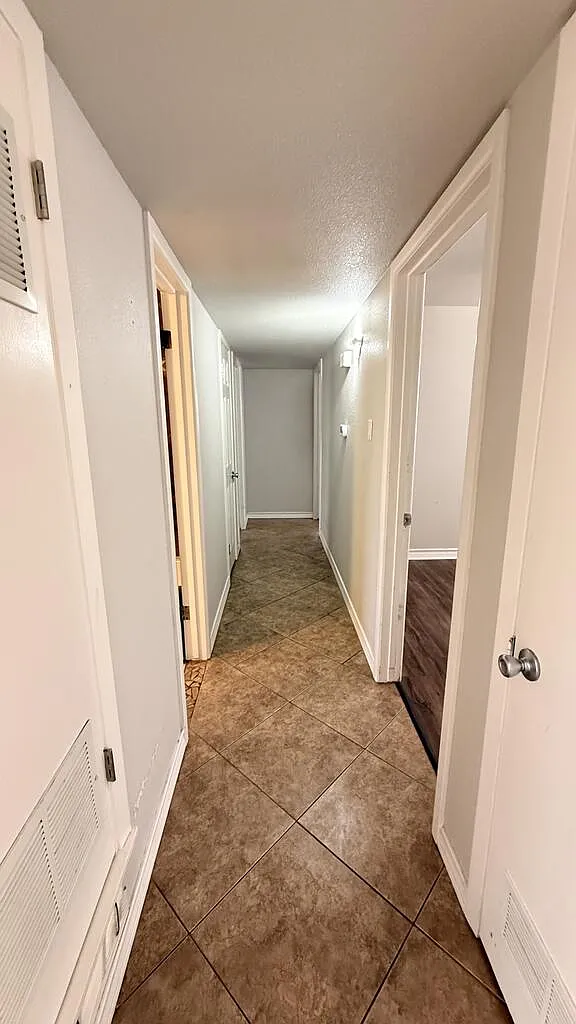 3 bed, 2.0 bath, 1348 sqft, $2,200 — Photo 4
