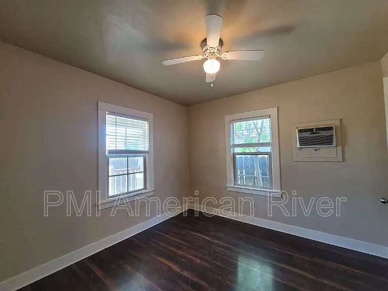 4413 Parker Ave — Photo 10