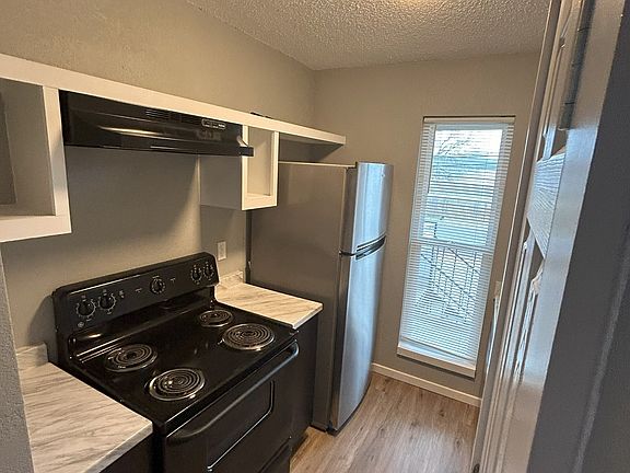 3rd image of 109 E Dean Ave #11320256