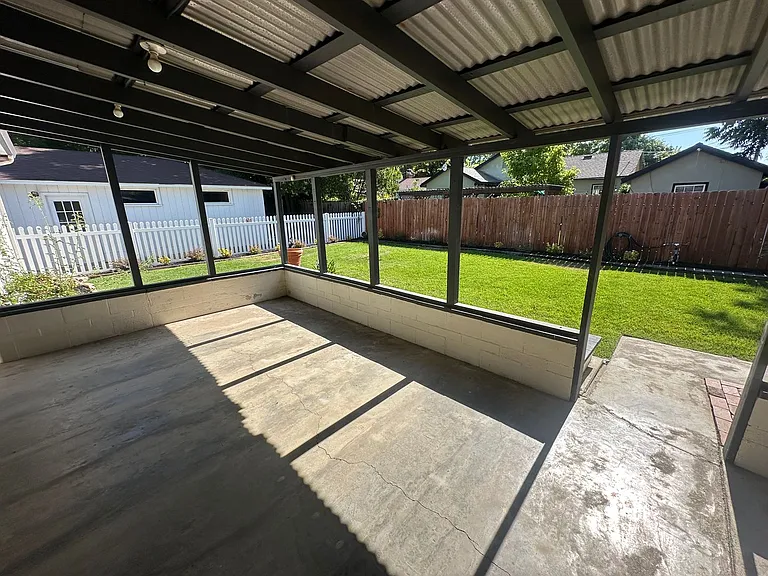 1228 Brady Ave — Photo 11