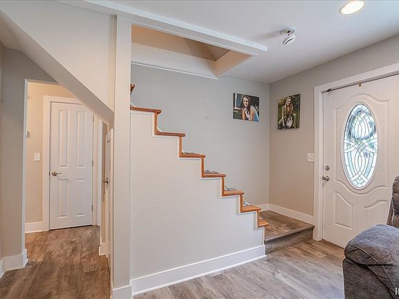 4th image of 609 Center St