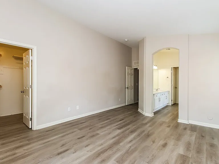1652 N Serina — Photo 9