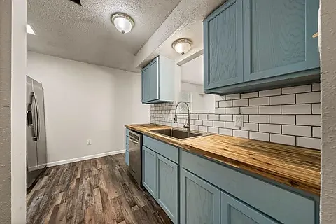 2715 S 2nd St — Photo 3