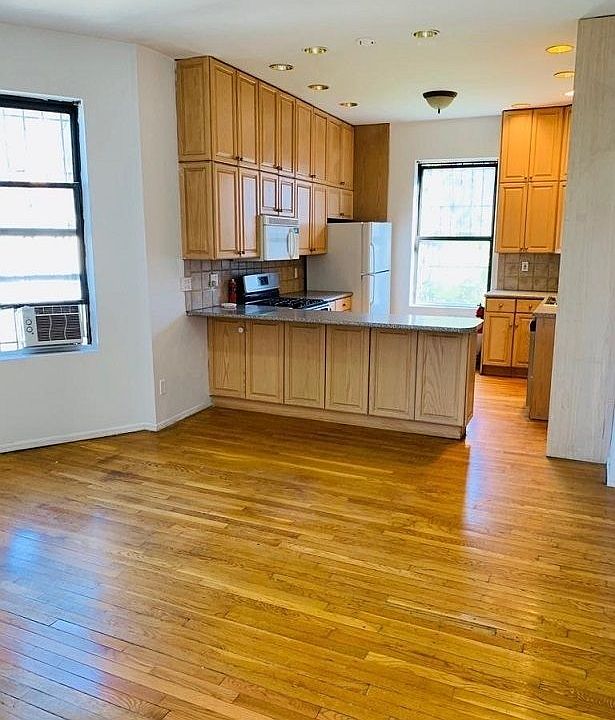 1st image of 650 9th Ave APT 5N