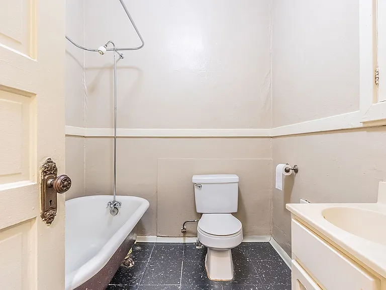 El Mondo Apartments — Photo 13