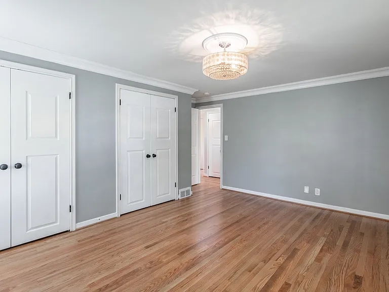 906 Putney St — Photo 26