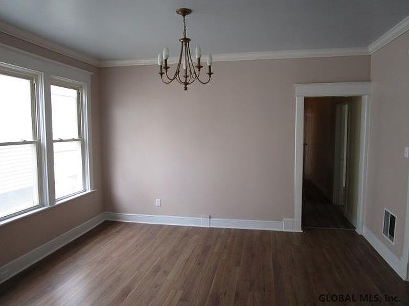 3rd image of 439-441 MCCLELLAN Street