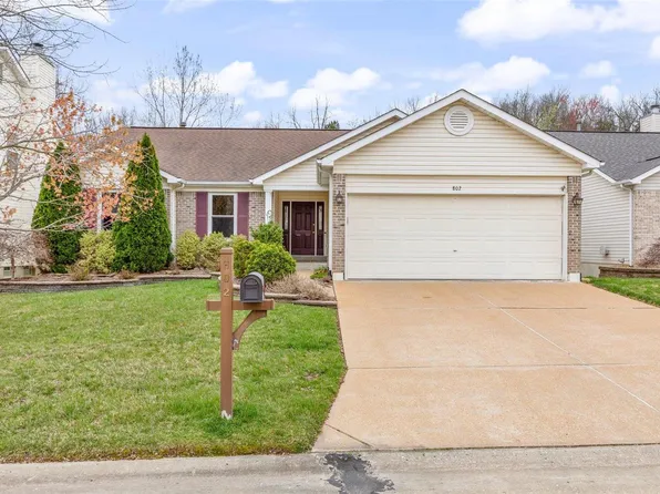 802 Shadow Pine Dr, Fenton, MO 63026
