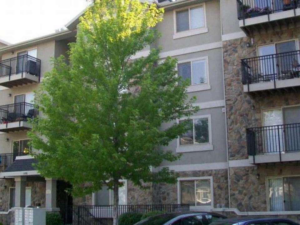 1st image of 1195 E Privet Dr #208