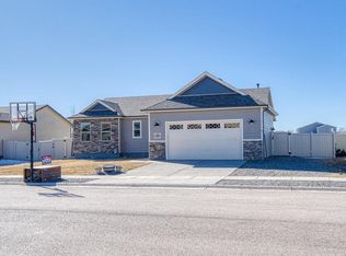 63 Wolf Creek Ln, Gillette, WY 82718