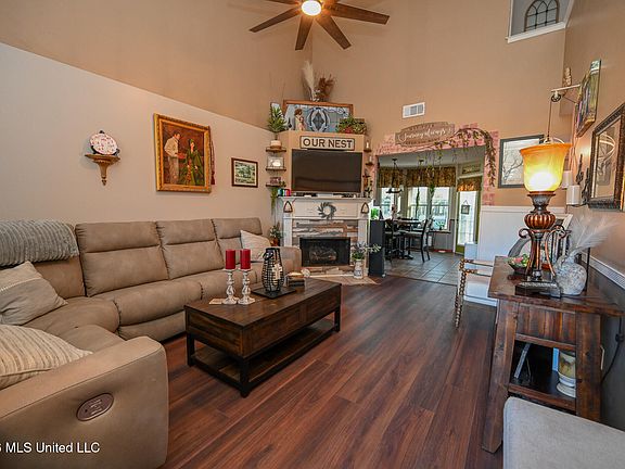5th image of 9737 Dogwood Ct W