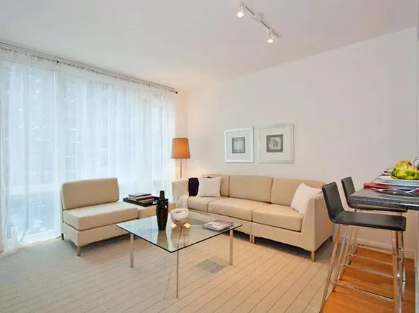 330 W 39th St APT 2E, New York, NY 10018