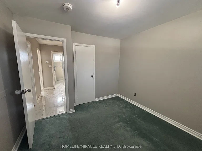 219 McMurchy Ave S #MAIN — Photo 24