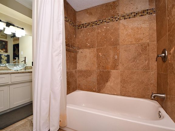 4th image of 306 Priscilla Ct