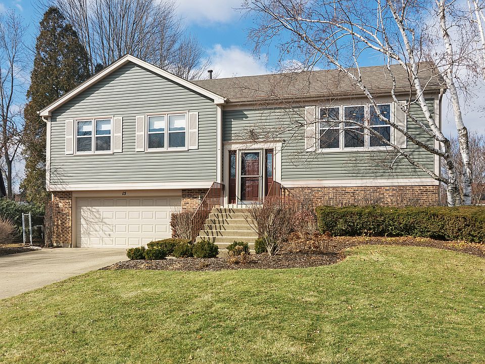 1st image of 15 Newtown Ct E