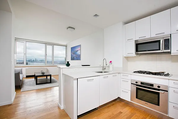Rented by Keller Williams NYC | media 33