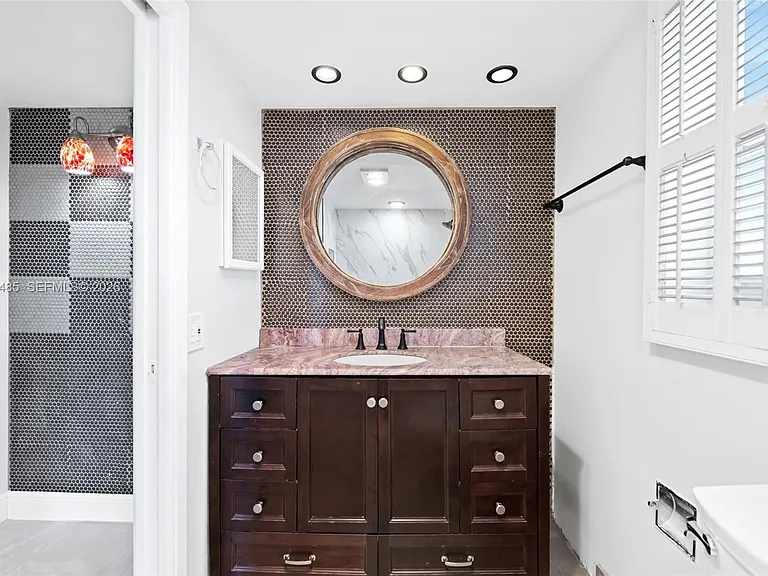 3050 N Palm Aire Dr #501 — Photo 25