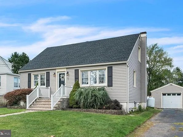 5 Walnut St, Richlandtown, PA 18955