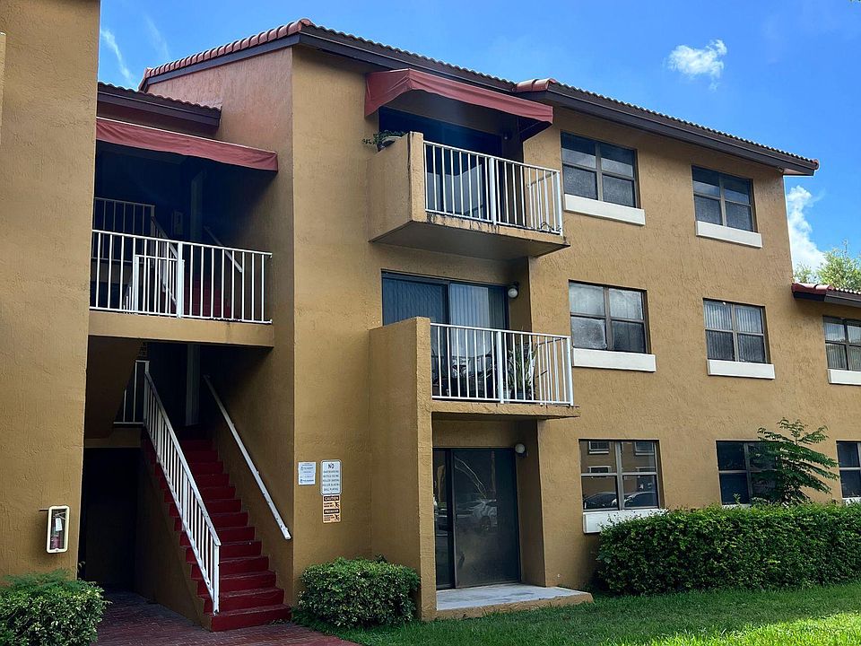 Unit is on the 3rd floor and has a balcony.