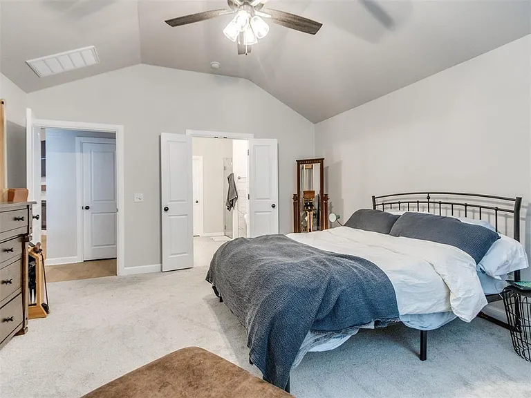 10516 NW 33rd Pl — Photo 41