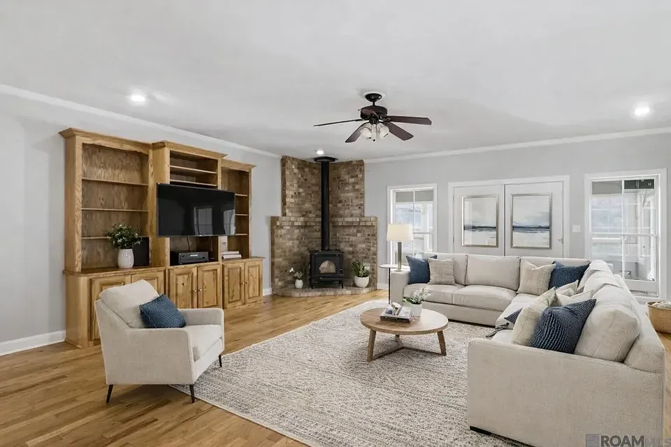 10375 Old Field Rd — Photo 2