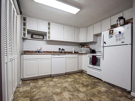 3rd image of 1145 Beatrice Dr
