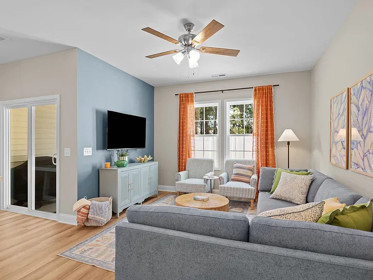 172 Coastline Cir — Photo 6