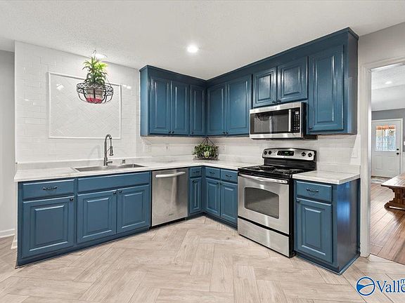 3rd image of 121 Champions Green Dr