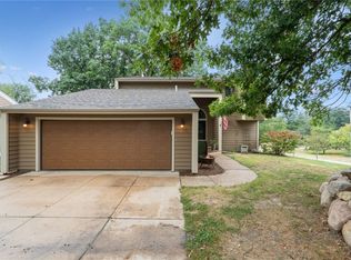 3717 White Tail Ln NE, Cedar Rapids, IA 52402