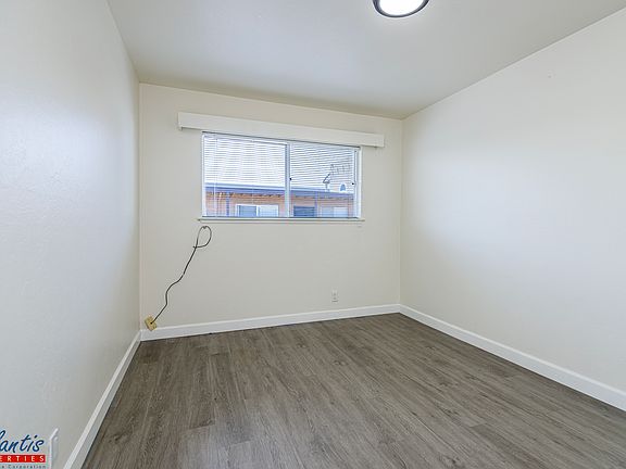 4th image of 451 S Main St APT 10