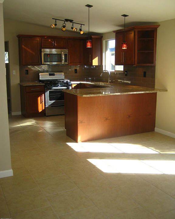 1st image of 1117 W Edgewater Dr